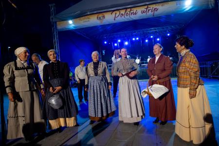 Folklorni večer_Rakek in Burja (28)